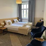 Iris Apartmanhotel 3*